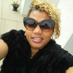 Meet your Posher, Denise